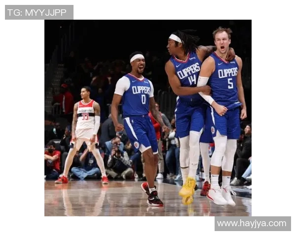 骑士逆转快船以115比113获胜展现惊人韧性与团队合作精神