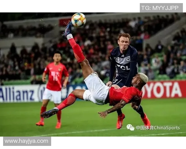 恒大与上港激战正酣精彩瞬间回顾及比赛照片分享